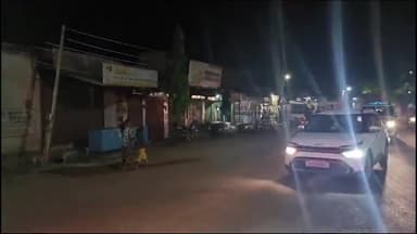 तिल्दा: तिल्दा में पुलिस ने निकाला फ्लैग मार्च,लोगों से शांतिपूर्ण ढंग से मतदान करने की अपील।