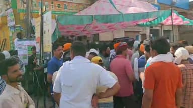 इसमाईलाबाद की अनाज मंडी में धान का बीज ना मिलने से किसान परेशान, किसानों में सरकार के खिलाफ रोष