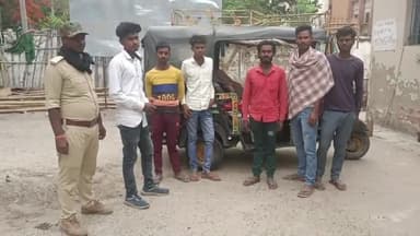 कहरा: जलई थाना क्षेत्र के भेलाही पुल के पास बारात से लौट रहे 2 लोगों की सड़क दुर्घटना में हुई मौत