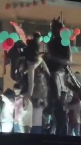 सपा और भाजपा लगातार क्षत्रियों को अपनी और आकर्षित करने का प्रयास कर रही हैं जिससे लगातार रोज नए बयान आ रहे हैं
#thakur