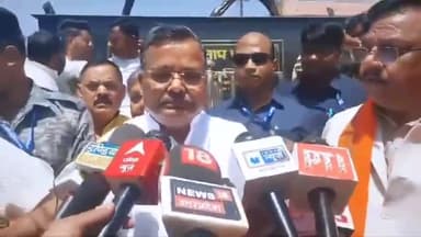 मैनपुरी में अखिलेश जी रोड़ शौ का नहीं अराजकता के नंगे नाच का नेतृत्व कर रहे थे 
मां भारती के चरणों में अपना सम्पूर्ण जीव