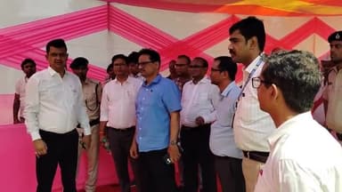 सासाराम: रोहतास जिला पदाधिकारी ने मॉडल बूथ का किया निरीक्षण