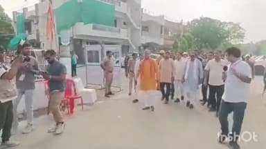 आगरा: साकेत कॉलोनी स्थित मतदान केंद्र पर भाजपा प्रत्याशी एसपी सिंह बघेल ने किया मतदान,साथ रहे समर्थक