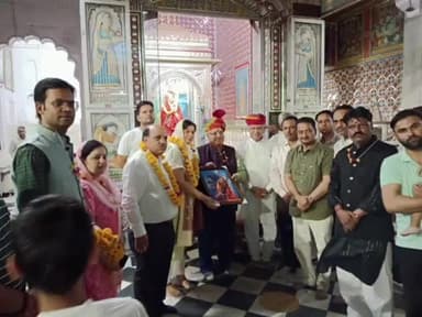 मेड़ता: राजस्थान हाई कोर्ट के जज मदन लाल व्यास पहुंचे मेड़ता सिटी, विश्व प्रसिद्ध चारभुजा नाथ एवं मीरा मंदिर में किए दर्शन