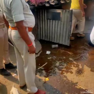 दावथ: मलियाबाग चतरा और बभनौल महादलित टोला से पुलिस ने एक हजार लीटर महुआ पास विनष्ट किया।