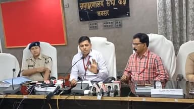 बक्सर: बक्सर स्थित कलेक्ट्रेट परिसर में लोकसभा चुनाव को डीएम ने किया प्रेस कांफ्रेंस, चुनाव से संबंधित दी जानकारी