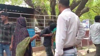 गोपालगंज: बंजारी रोड में दो बाईकों की टक्कर में बाइक सवार महिला जख्मी, इलाज के लिए सदर अस्पताल में कराया गया भर्ती।