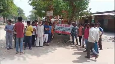 कोल: मिर्ज़ा चांदपुर में खराब सड़क के विरोध में ग्रामीणों ने किया मतदान बहिष्कार, SDM के आश्वासन के बाद भी नही डाले वोट