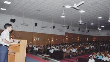 मंदसौर: मतदान दलों का तृतीय प्रशिक्षण जिले में लगातार जारी प्रशिक्षण शासकीय महाविद्यालय एवं कुशाभाऊ ठाकरे ऑडिटोरियम में हुआ।