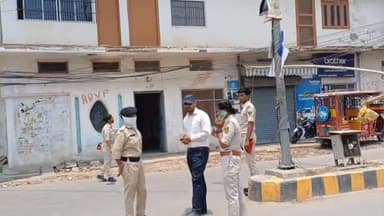 बक्सर: लोकसभा चुनाव को लेकर बक्सर के कलेक्ट्रेट रोड पर चार पहिया वाहन और ई-रिक्शा के प्रवेश पर लगी रोक