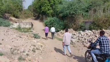 मंदसौर: 2017 में बाढ़ के कारण टूटी पुलिया का आज दिनांक तक नहीं हुआ निर्माण वार्ड क्रमांक 36 में क्षेत्रवासियों में आक्रोश