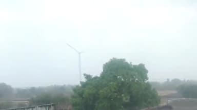 मंदसौर: मंदसौर जिले मे चली तेज हवाएं, ग्रामीण इलाकों में बारिशः आधे घंटे तक तेज बारिश,10 मई को भी बारिश की संभावना