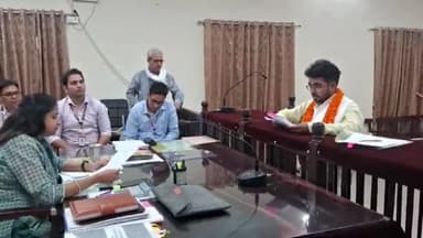 गाज़ीपुर: गाजीपुर लोकसभा के लिए निर्दलीय प्रत्याशी धनन्जय कुमार तिवारी ने किया नामांकन, 6 प्रत्याशियों ने खरीदा नामांकन पत्र