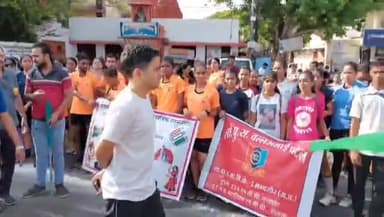 मंदसौर: मतदाता जागरूकता को लेकर मंदसौर गांधी चौराहा से मैराथन दौड़ का हुआ आयोजन पीजी कॉलेज में हुआ समापन