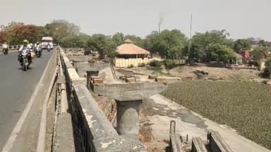 मंदसौर: सीतामऊ फाटक मुक्तिधाम के समीप ब्रिज निर्माण में बाधा बन रही फैक्ट्री की दीवार को तोड़ने के लिए प्रशासन को लिखा गया पत्र
