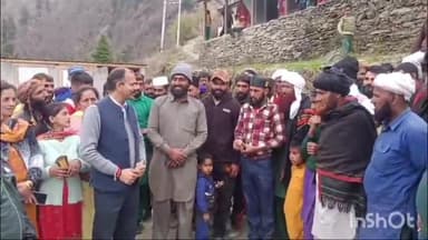 चम्बा: तीन घंटे पैदल सफर तय करके ज्यूरी मतदान केंद्र में पहुंचे एसडीएम, ग्रामीणों को बताया मतदान का महत्व