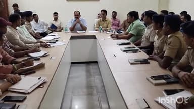 सासाराम: सासाराम के सर्किट हाउस में पर्यवेक्षक ने किया बैठक।