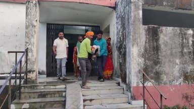 अररिया: बरदाहा में वज्रपात की चपेट में आने से एक महिला की हुई मौत, शव को पोस्टमार्टम के लिए लाया गया सदर अस्पताल