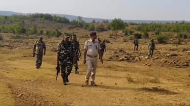 डेहरी: चुटिया इलाके के पांडुका में लोकसभा चुनाव को लेकर रोहतास पुलिस ने चलाया SSB के साथ सर्च ऑपरेशन ,SP ने दी जानकारी