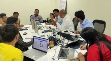 गोरखपुर: नगर निगम में नगर आयुक्त ने जोन 9 के डोर-डोर कूड़ा कलेक्शन का कर्मचारियों से लिया फीडबैक