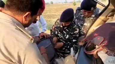 करनाल: हाईवे पर थाना सदर एरिया में चुनाव के मध्य नजर संदिग्ध वाहनों की की गई चेकिंग।