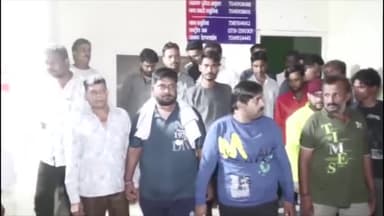 इंदौर: लसुड़िया क्षेत्र में होटल में जुआ खेलते 22 जुआरी पकड़ाए, ₹76 हजार नकदी और ताश पत्ते हुए बरामद