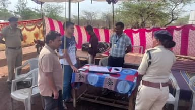 मंदसौर: सामान्य प्रेक्षक सिद्दीकी एवं कलेक्टर दिलीप कुमार यादव ने गांधी सागर चेक पोस्ट का किया औचक निरीक्षण