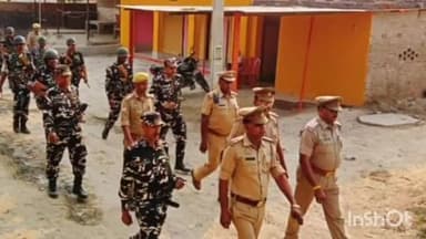 मिहींपुरवा: शांतिपूर्ण ढंग से लोकसभा सामान्य निर्वाचन 2024 में मद्देनजर SSB व पुलिस ने किया सुजौली थाना क्षेत्र में किया रूटमार्च।