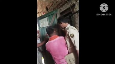 पिपरासी: पिपरासी थाना क्षेत्र के मंझरिया पंचायत के तत्कालीन वार्ड सचिव घर की गई कुर्की जब्ती
