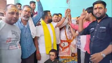 भोगांव: बेवर के मुहल्ला ब्रह्मनान मे श्रृद्धा और उल्लास के साथ मनाई गई महर्षि परशुराम जयंती,रोली चंदन से तिलक कर किया माल्यार्पण