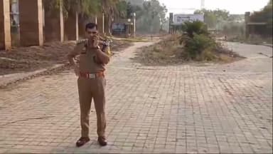 गाज़ियाबाद: अर्थला में बाइक सवार दो बदमाशों से पुलिस की हुई मुठभेड़, उपचार के दौरान एक बदमाश की हुई मौत, एक उपनिरीक्षक घायल