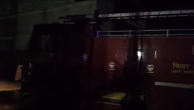 बक्सर: नगर के विशाल मेगा में लगी आग से ग्राउंड फ्लोर में रखें सामान पूरी तरह से जलकर खाक ..