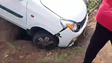 कटंगी: कटंगी बस स्टैंड के पास अनियंत्रित होकर खुली नाली में घुसी कार, बाल-बाल बचा चालक