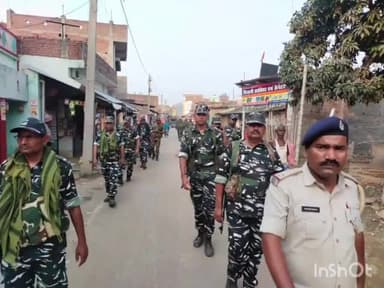 मुंगेर: पुलिस अधीक्षक के निर्देशन में जिला पुलिस बल एवं अर्धसैनिक बलों के द्वारा फ्लैग मार्च