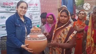 कोल: थाना सासनी गेट क्षेत्र अंतर्गत तपती धूप में जरूरतमंदों को जन प्रतिनिधियों द्वारा बांटे गए मिट्टी के घड़े