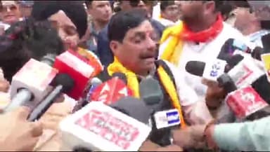 इंदौर: प्रदेश के मुख्यमंत्री सीएम मोहन यादव ने चुनाव प्रचार के आखिरी दिन रोड शो कर पत्रकारों से चर्चा की