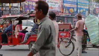 सासाराम: डीएम के आदेश नहीं मानते अधिकारी सासाराम के पोस्ट ऑफिस चौक पर बैरिकेडिंग हटवाकर हुए इस पार से उस पार