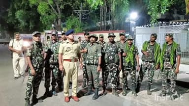 मुंगेर: लोकसभा चुनाव को लेकर देररात्रि तक एसपी के निर्देश पर जिले के विभिन्न थाना क्षेत्र में फ्लैग मार्च किया गया