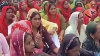 जगाधरी: लघु सचिवालय पर मिड डे मील वर्कर्स ने अपनी मांगों को लेकर किया प्रदर्शन, सरकार के खिलाफ की नारेबाज़ी