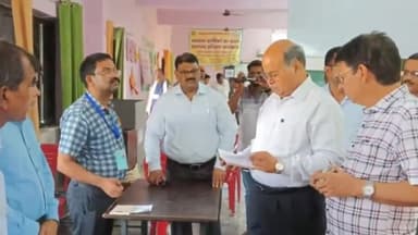 मंझनपुर: लोकसभा चुनाव 2024 में बनाए गए पीठासीन अधिकारियों के थर्ड डे ट्रेनिंग का जायज़ा लेने ओसा पहुंचे जिला निर्वाचन अधिकारी