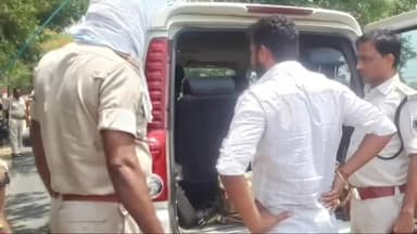 डेहरी: लोकसभा चुनाव को लेकर डेहरी सहित विभिन्न इलाके में चला रोको टोको अभियान,650 वाहनों से पुलिसनेवसूला 7,32,500 का  जुर्माना