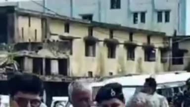 दरभंगा: दरभंगा में कल होगा मतदान EVM और VVPAT मशीन लेकर पोलिंग पार्टियां रवाना, बिरौल के जेके कॉलेज में बनाया गया है डिस्पैच सें