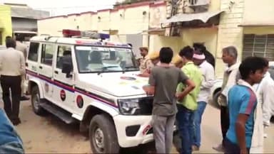 गंगापुर: जयपुर हाईवे पर निजी अस्पताल के पास पत्थरों से कुचलकर युवक की हत्या, खाली प्लॉट में मिला शव