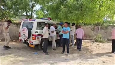 चौमूं: चोंमू किशनगढ़ सड़क मार्ग पर अज्ञात वाहन ने मोटरसाइकिल को मारी टक्कर मोटरसाइकिल सवार एक युवक की हुई मौत