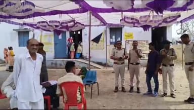 गुलाना: गुलाना क्षेत्र में मतदान केदो पर लगी मतदाताओं की कतार, वोट डालने को लेकर लोगों में दिख रहा उत्साह