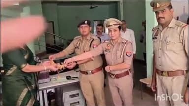 आगरा: थाना पर्यटन पुलिस ने किन्नर का बैग लेकर फरार हुए ऑटो चालक पकड़ा,जानकारी देते एसीपी ताज सुरक्षा सैय्यद अबीर अहमद