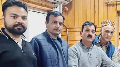 चम्बा: चौरासी व्यापार मंडल भरमौर ने भरमौर बाजार की विभिन्न समस्याओं के मद्देनजर SDM कुलवीर सिंह राणा को सौंपा ज्ञापन