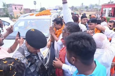 संदेश: संदेश विधानसभा क्षेत्र में पहुच केंद्रीय ऊर्जा मंत्री आरके सिंह ने जनसंवाद किया