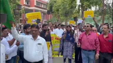 मलिहाबाद: मतदाता जागरूकता को लेकर जीपीओ तक जिलाधिकारी की मौजूदगी में निकाली गई जागरूकता रैली