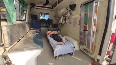 गोपालगंज: इमुलिया गाँव मे घर मे चोरी करने गए एक युवक को गाँव के लोगों ने पकड़कर पीटा, इलाज के लिए सदर अस्पताल में भर्ती